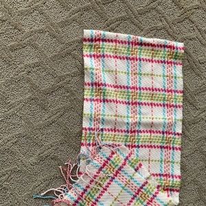 Soft and cuddly scarf in spring colors!